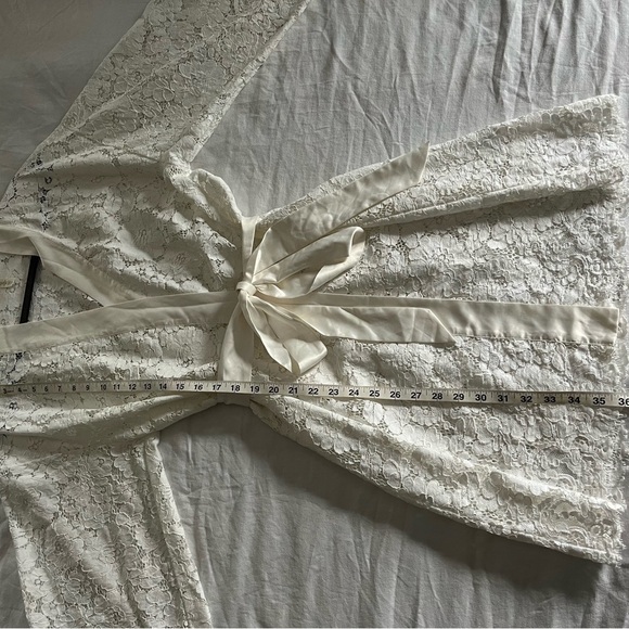 Soma White Lace Crochet Satin Wrap Robe Intimates Sleepwear Sz S/M EUC - Picture 8 of 15